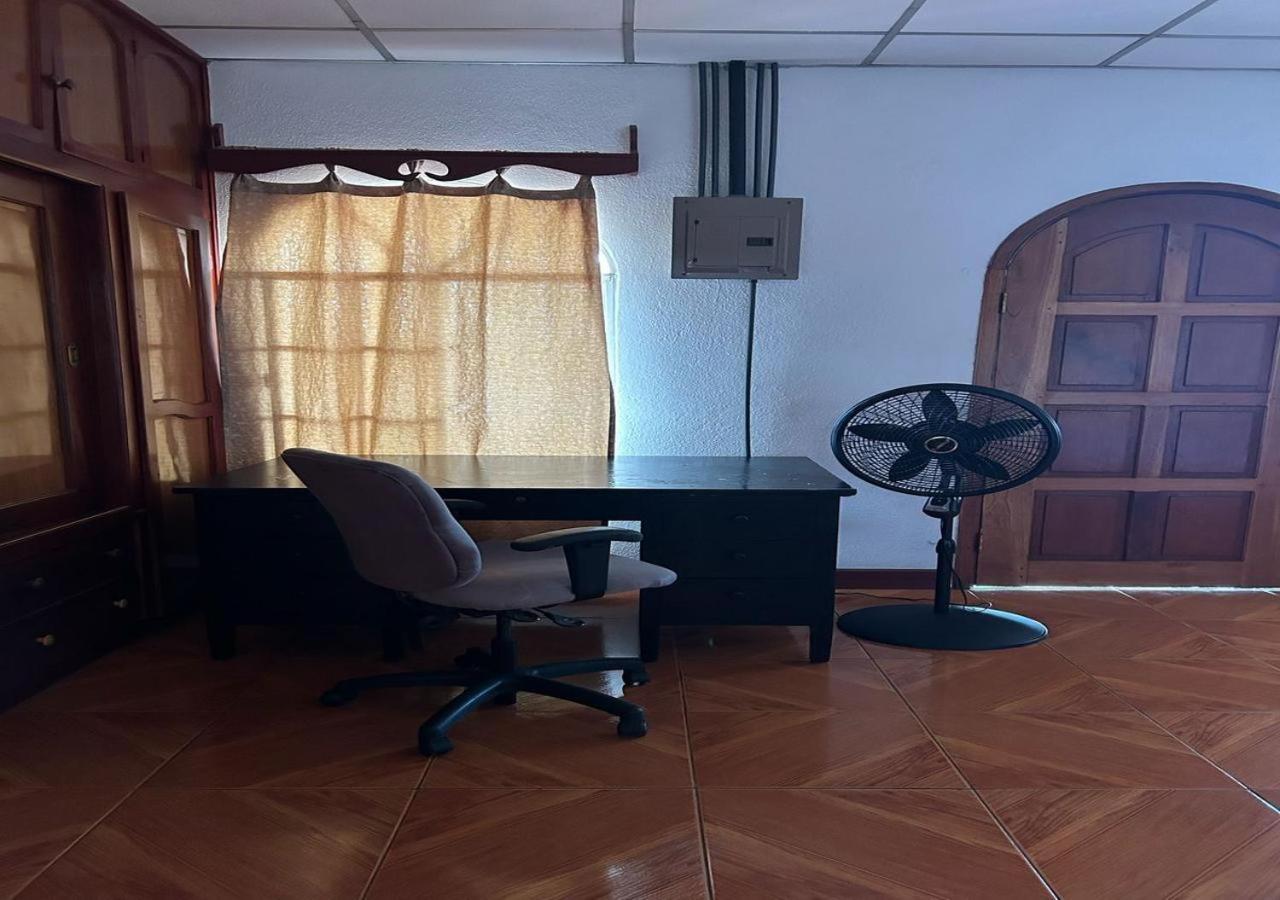 Casa Robles - Your Stay Near Airport มานากัว ภายนอก รูปภาพ